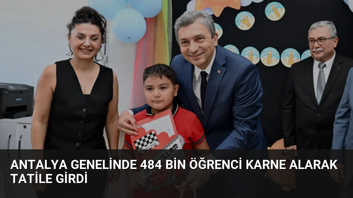 Antalya genelinde 484 bin öğrenci karne alarak tatile girdi